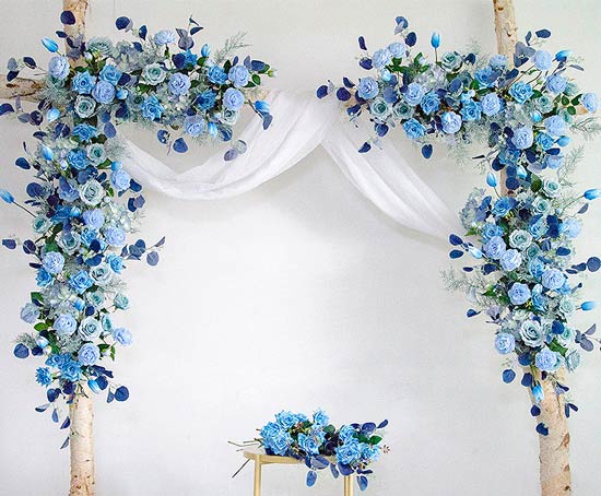 blue roses are a great choice for events